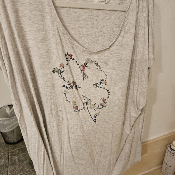 Cute like new womans plus size tshirt - Picture 2 of 2